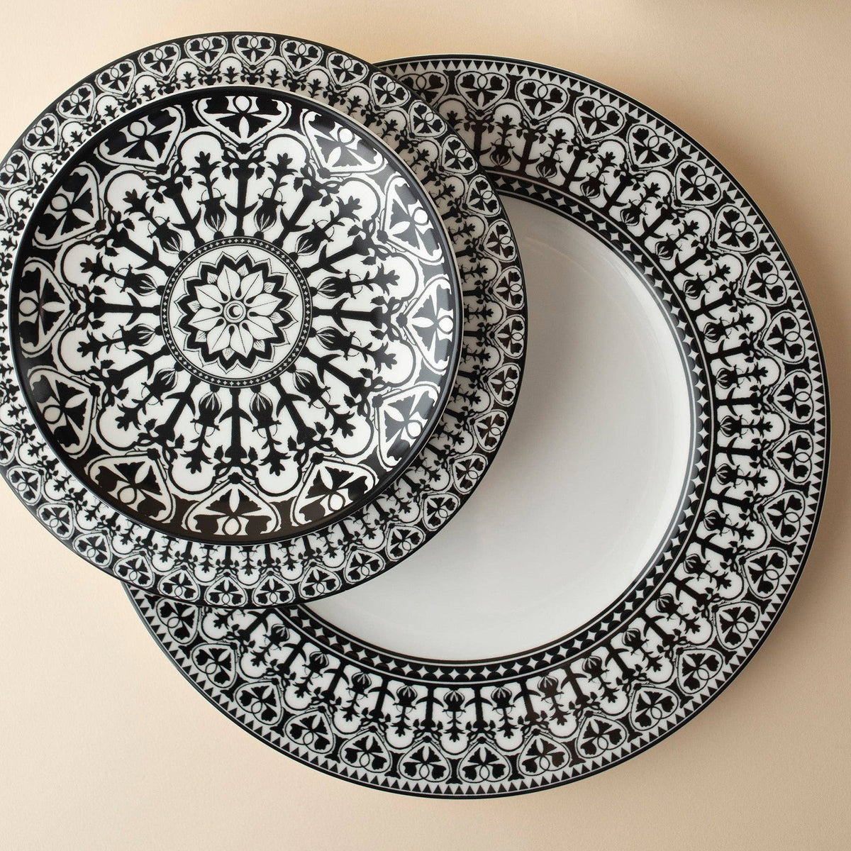 Casablanca Rimmed Dinner Plate: Set of 4