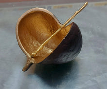 Load image into Gallery viewer, BROWN AND GOLD POD BOWL WITH ONE 4&quot; GOLD SPOON
