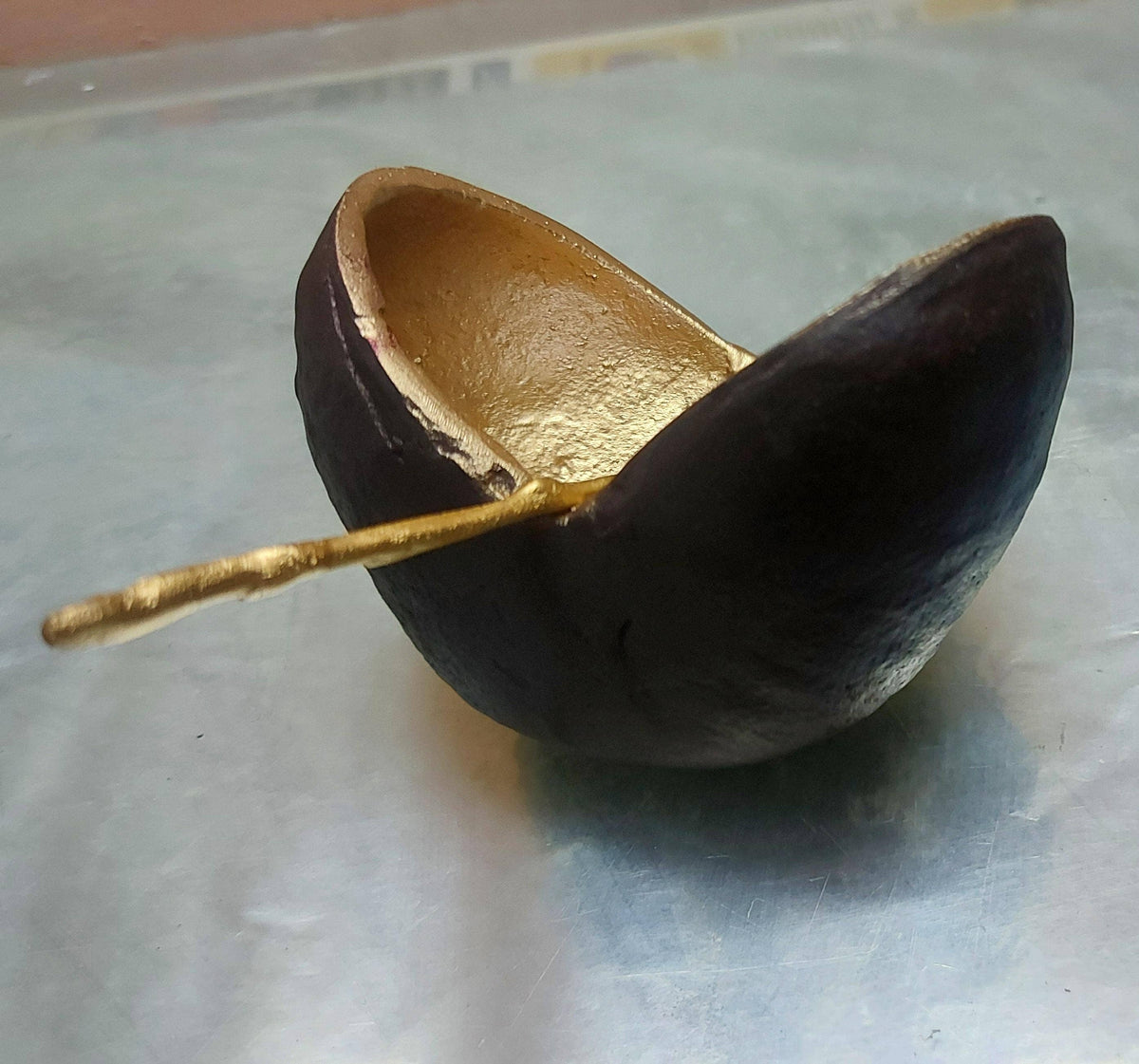 Brown & gold pod bowl